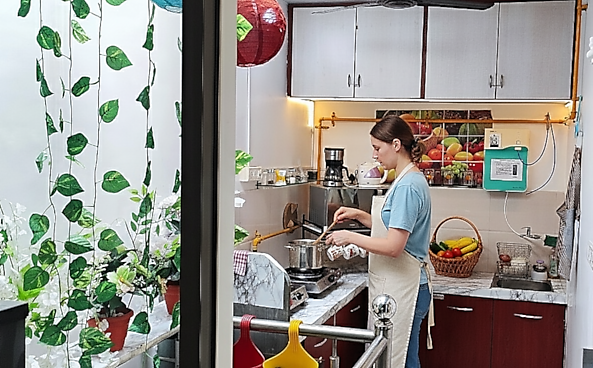 Fully equipped kitchen for family stay